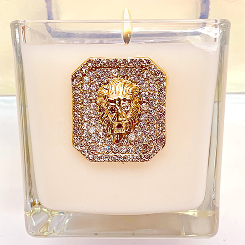 ROARING LION - KING'S GARMENTS CANDLE